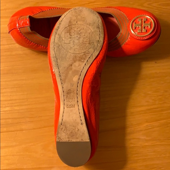 Tory Burch Orange Patent Leather Flats Size 5.5 - Picture 4 of 6